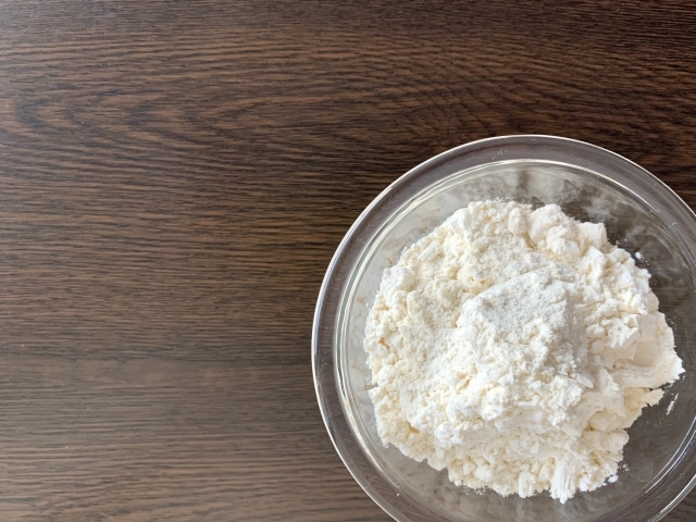 強力粉の消費におすすめの料理とは？期限が切れたあとの使い方も紹介食・料理オリーブオイルをひとまわし