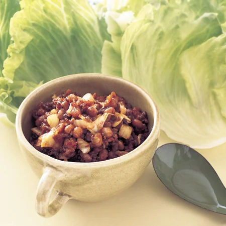 肉そぼろのレタス包み