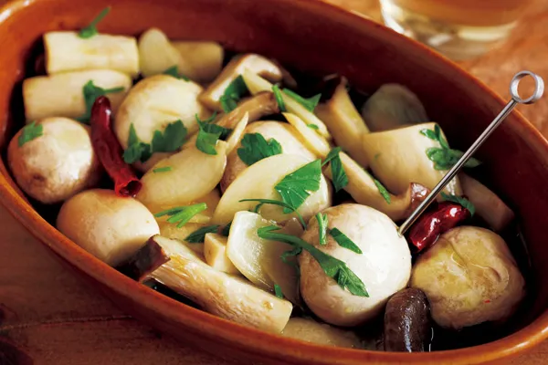 砂ずりとマッシュルームのアヒージョ風