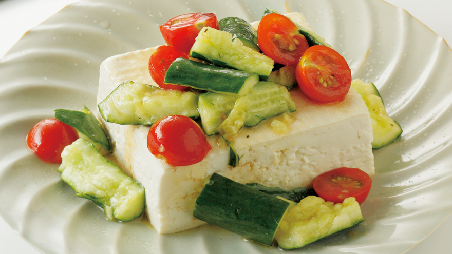 夏野菜たっぷり💖豆皿和朝食, 📝トマトとお豆腐のポン酢サラダ, しっかり水切りした絹豆腐、トマト、大葉、ぽん酢、おかか, 和えるだけ,📝梅ささみきゅうり, たたいた梅、刻んだきゅうり、レンチンしてほぐしたささみ、胡麻油、ごま、塩, 和えるだけ