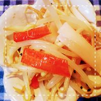 電子レンジで簡単！もやしとカニカマの胡麻和え酢の物 レシピ・作り方 by ちぃころ - 楽天レシピ