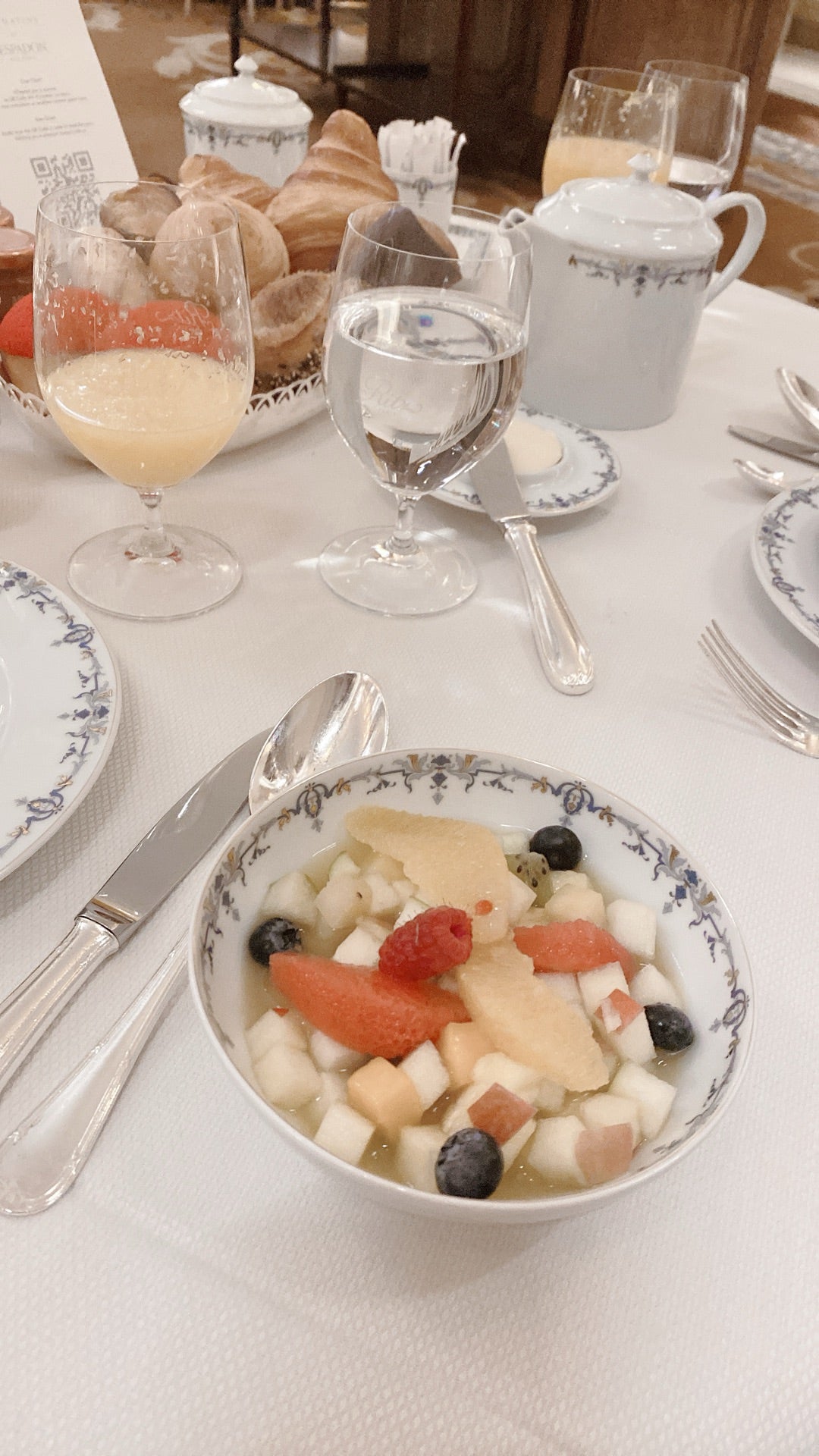 京都 王様気分の朝ごはんで 心地よい高揚感に包まれる 「ザ・リッツ・カールトン京都」京都ならではの意匠を堪能 美意識を感じる工芸ホテル