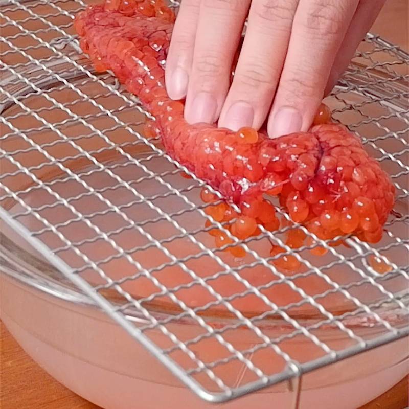 生筋子をほぐすのにバドミントンのラケットが最高という話。横田睦美 旅する料理家