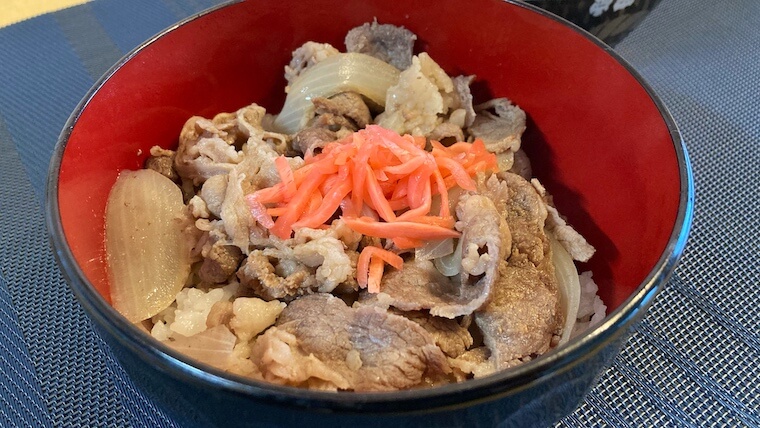 牛丼の作り方 めんつゆで簡単レシピ - YouTube