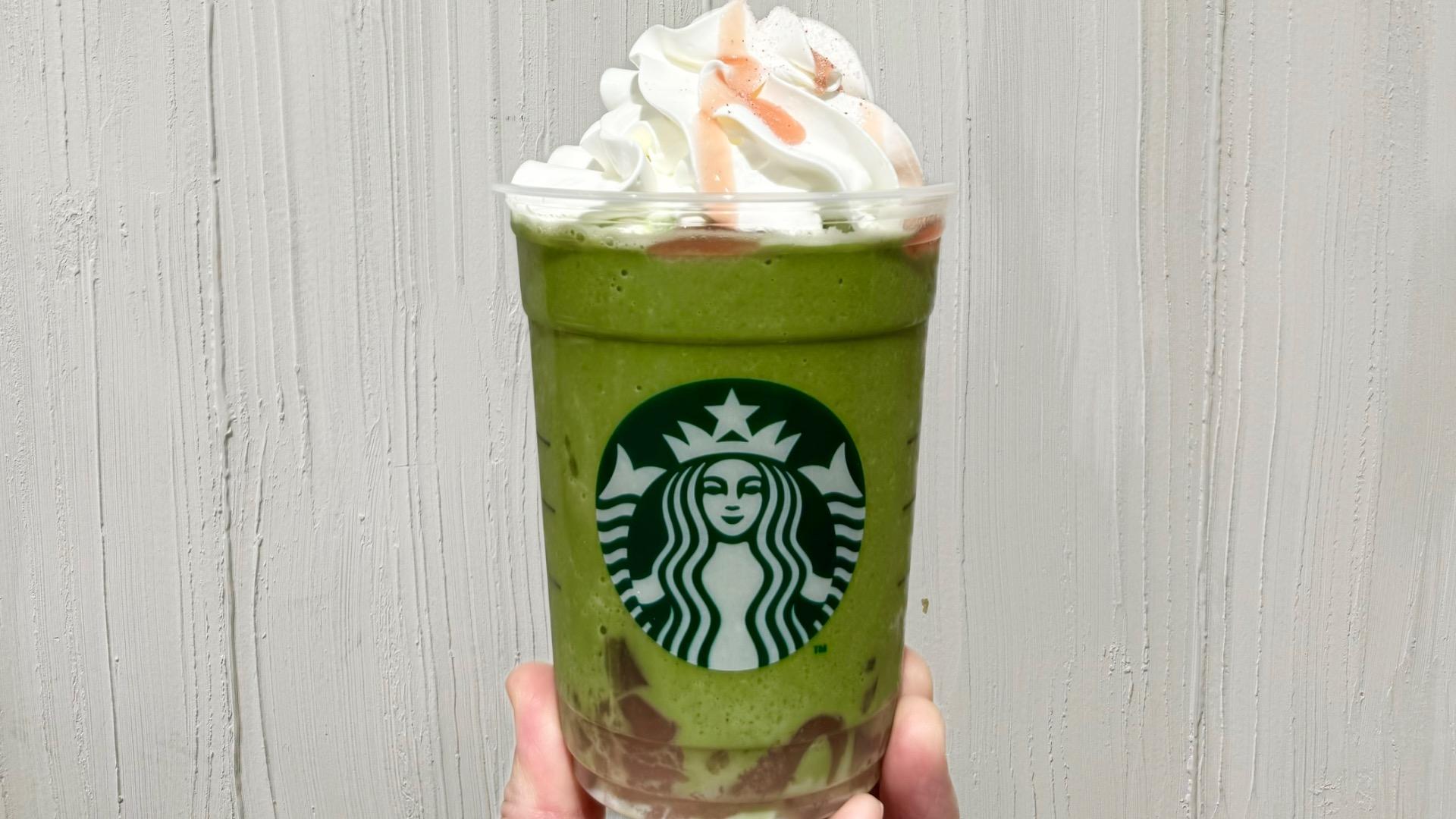 スタバ新作2024年12月 濃厚な“抹茶ティーラテ”「抹茶 クラシック グリーンティー ラテ」ホリデー第3弾を実食レポート！おすすめカスタムを徹底紹介