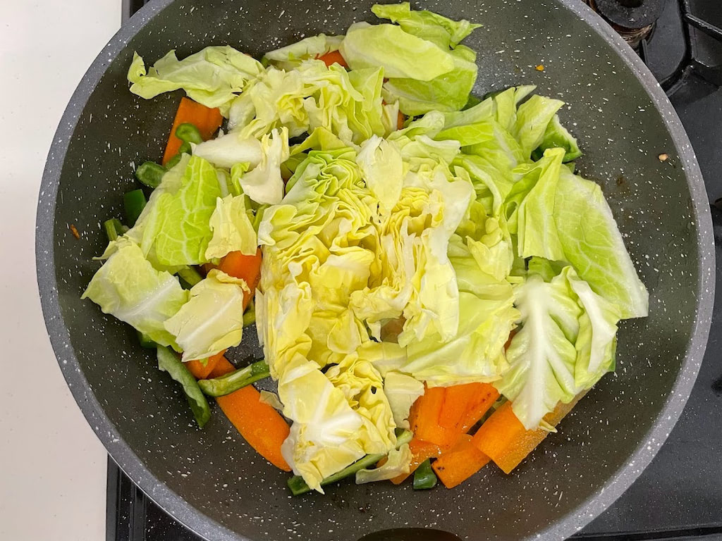 野菜炒めのコツは炒める順番！野菜と肉、どっちから炒める？365日の暮らしとアイデア