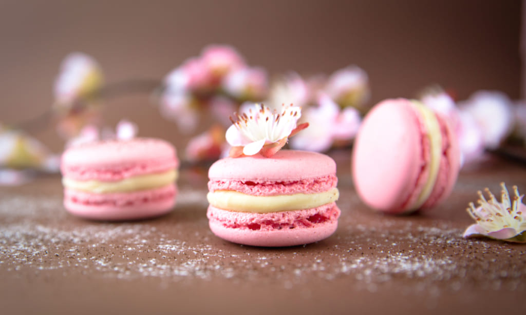 MACAPRESSO. 甘酸っぱくて、可愛いらしい 色んな種類の中でも 大人気「🍓ベリーベリー🍓」 マカロンです✨ マカプレッソ東京スイーツ東京カフェ東京デザート新大久保新大久保デザート新大久保マカロン大阪マカロン鶴橋マカロンスイーツ好き