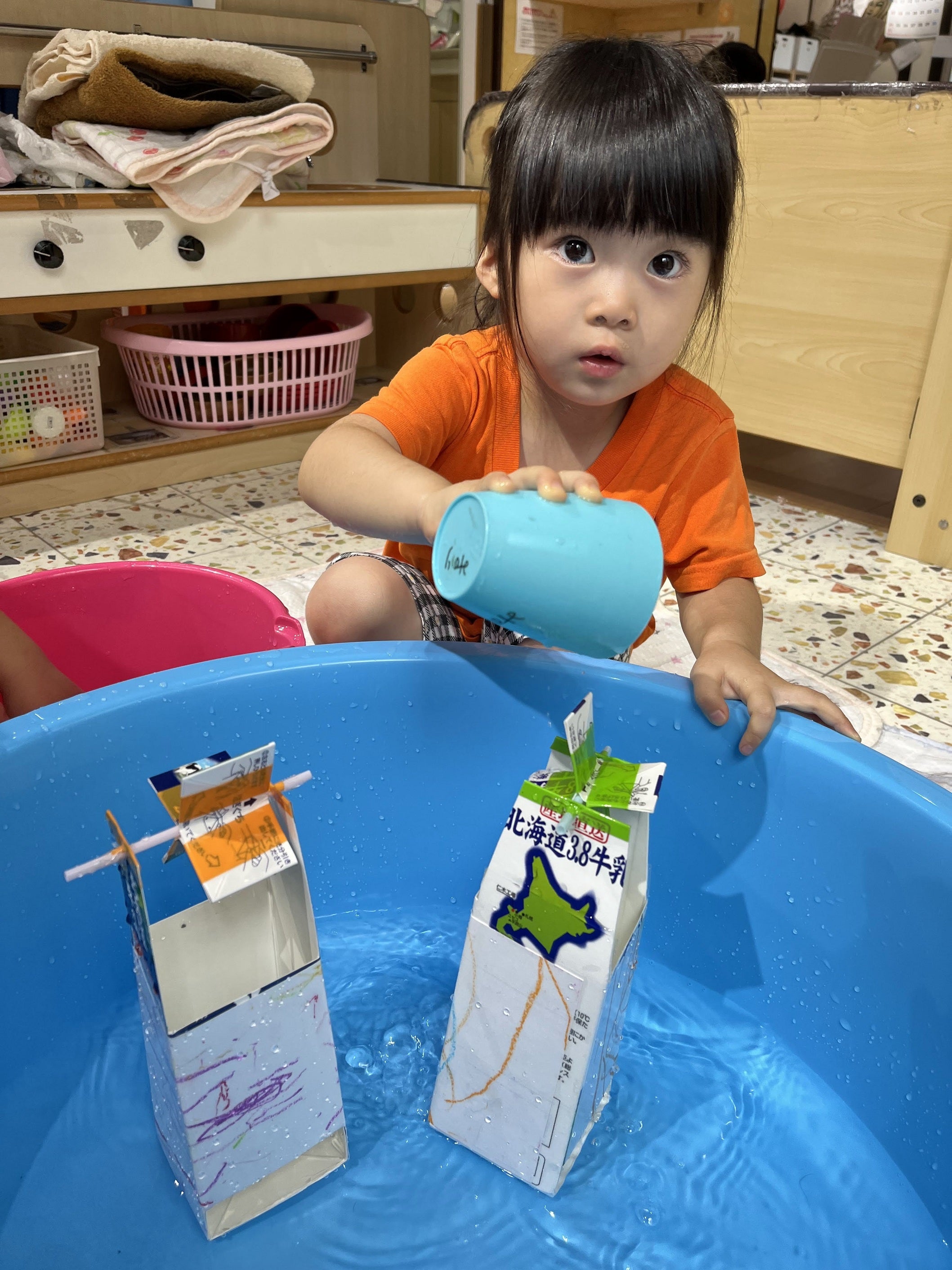 牛乳パックの船で遊びました!ちゅうりっぷ組あゆみ福祉会 竜南こども園