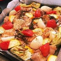 焼くだけ簡単♪丸ごとチキンと野菜のオーブン焼き。ジューシ