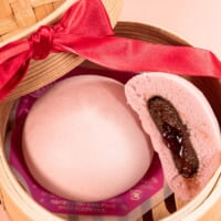 ❤︎32歳年の差夫婦美味しい豚まん ごちそうさまでした😋💕 ねえねえ、九州地方では 肉まんに酢醤油 ポン酢 が ついてくるんだけど 東京の コンビニでは からししかつけてくれないよね？ あなたの地方では 酢醤油ついてきますか？ あざらしは肉まんには 酢醤油が