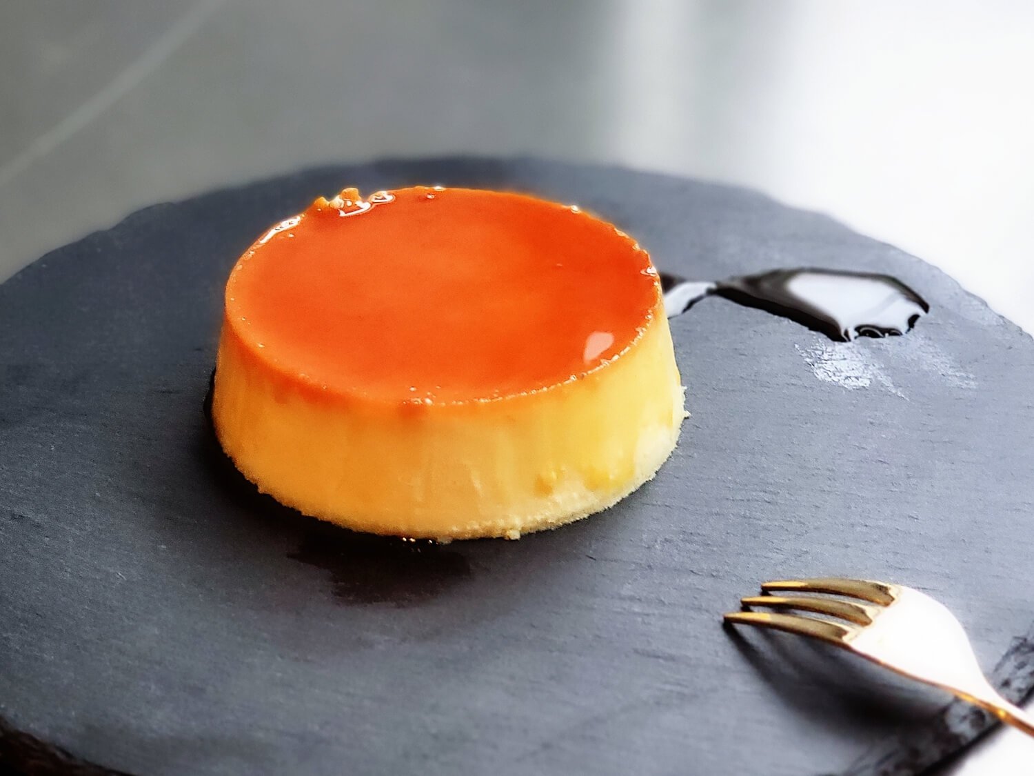 かぼちゃのチーズケーキ チャイホイップのせまったり甘い濃厚チーズケーキ。スパイスが香るチャイティーのクリームをアクセントに。chano-maでひと足先に秋を感じてはいかがでしょうか？🦔🍁🍂chanomachanoma秋葉原秋葉原グルメ秋葉原秋葉原カフェ秋葉原