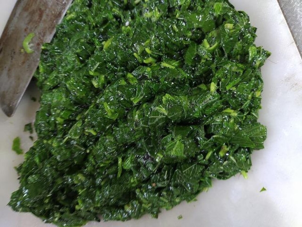 モロヘイヤのレシピ3選 おひたし、スープ、丼まで。ネバネバ食感を楽しむレシピ季節の食材のHOW TOアマノフーズ公式ブランドサイト