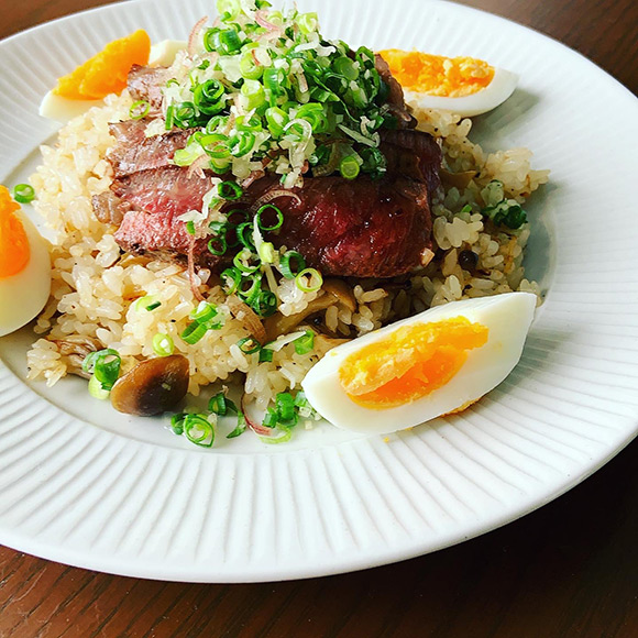 牛ステーキ肉のグリルサラダ～レモン風味～