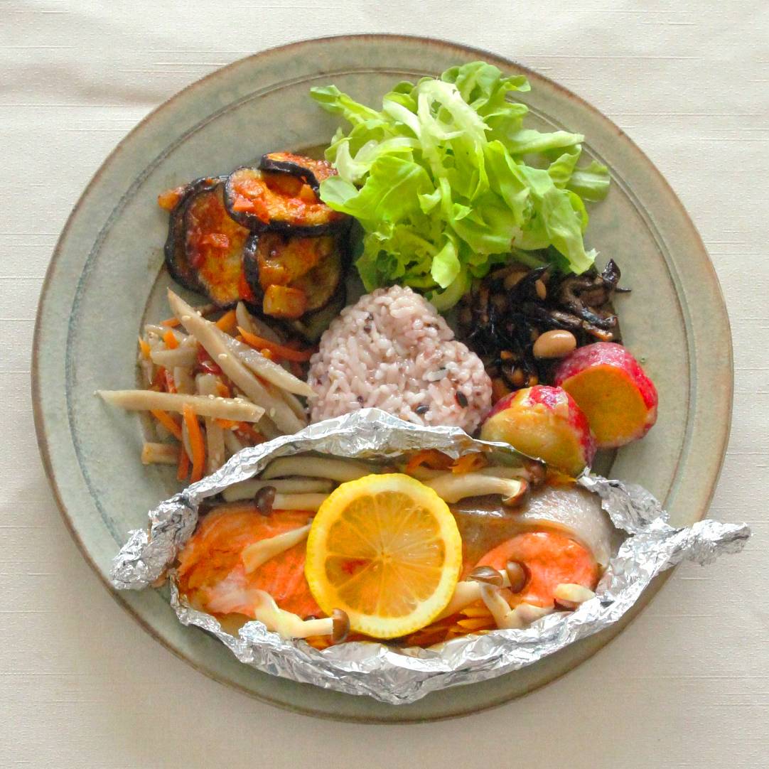 焼鮭とつくりおきのワンプレートごはん静かにひとりぐらし