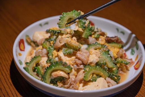 ゴーヤチャンプルーのフリーイラスト - 沖縄料理 - チコデザ