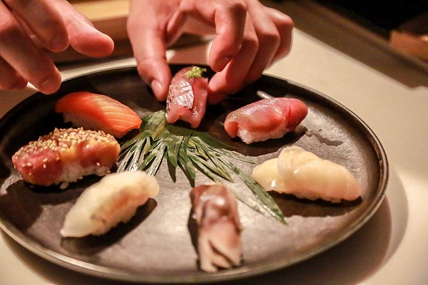 日本橋の寿司屋での修業を経てカナダへ移住！技術さえあれば男女は関係ない東京すしアカデミー│寿司職人養成学校