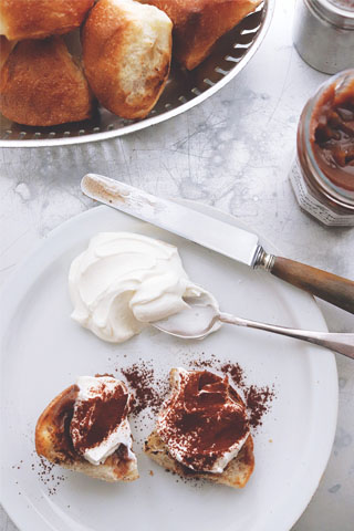 マスカルポーネクリームのふわふわパンケーキ