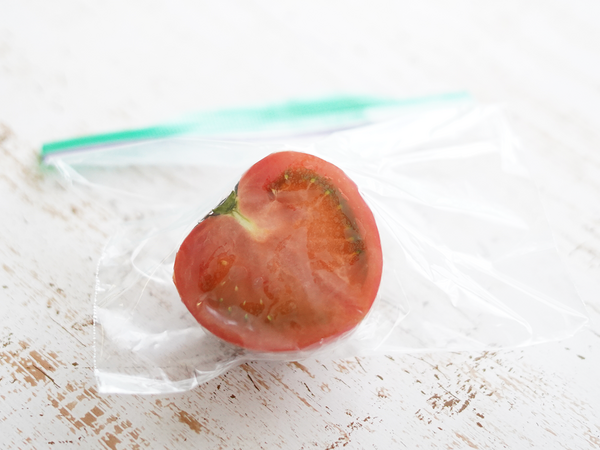 トマトは腐るとどうなる？見た目・味・臭い・触感は？原因と対処法は？ - Fily