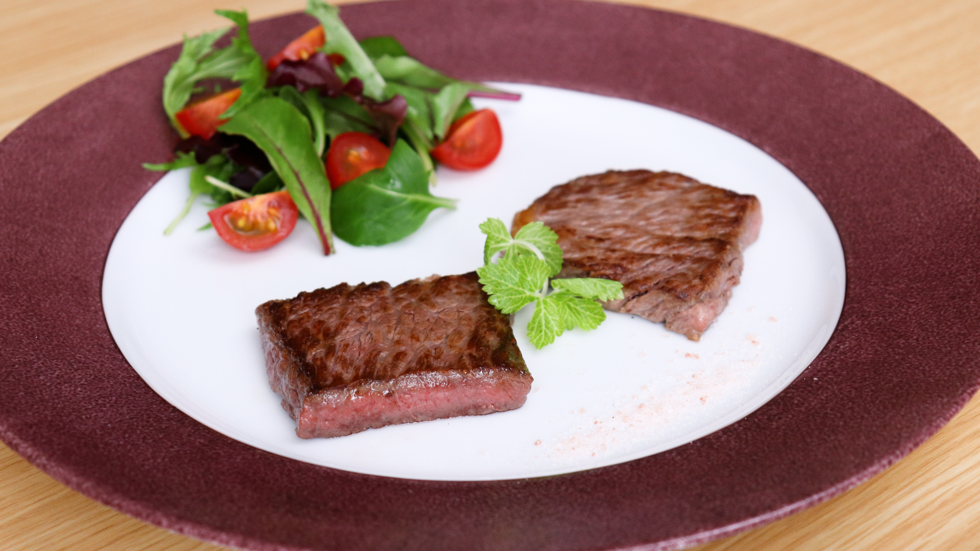 クレソンたっぷり、サラダ仕立てのステーキレシピ・作り方 - E・レシピ