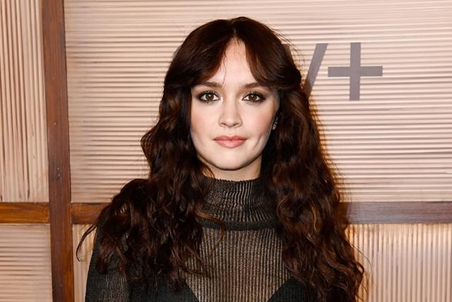 『ハウス・オブ・ザ・ドラゴン』でアリセント・ハイタワー役を演じるオリヴィア・クックをご紹介！これまでの出演作は動画をチェック👀, ★『ハウス・オブ・ザ・ドラゴン』役どころ, “王の⼿”オットーの娘。七王国⼀の美⼥で、王やその側近たちに囲まれて育った彼⼥は、政治的洞察⼒も鋭い。,『ハウス・オブ・ザ・ドラゴン』8月22日 月 よりU-NEXTにて独占配信スタート🐉