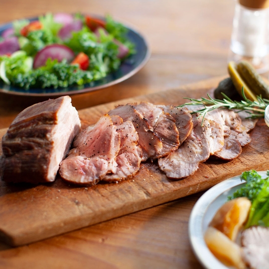 しっとり柔らかローストポーク♪オニオンソースで - ふぁそらキッチン