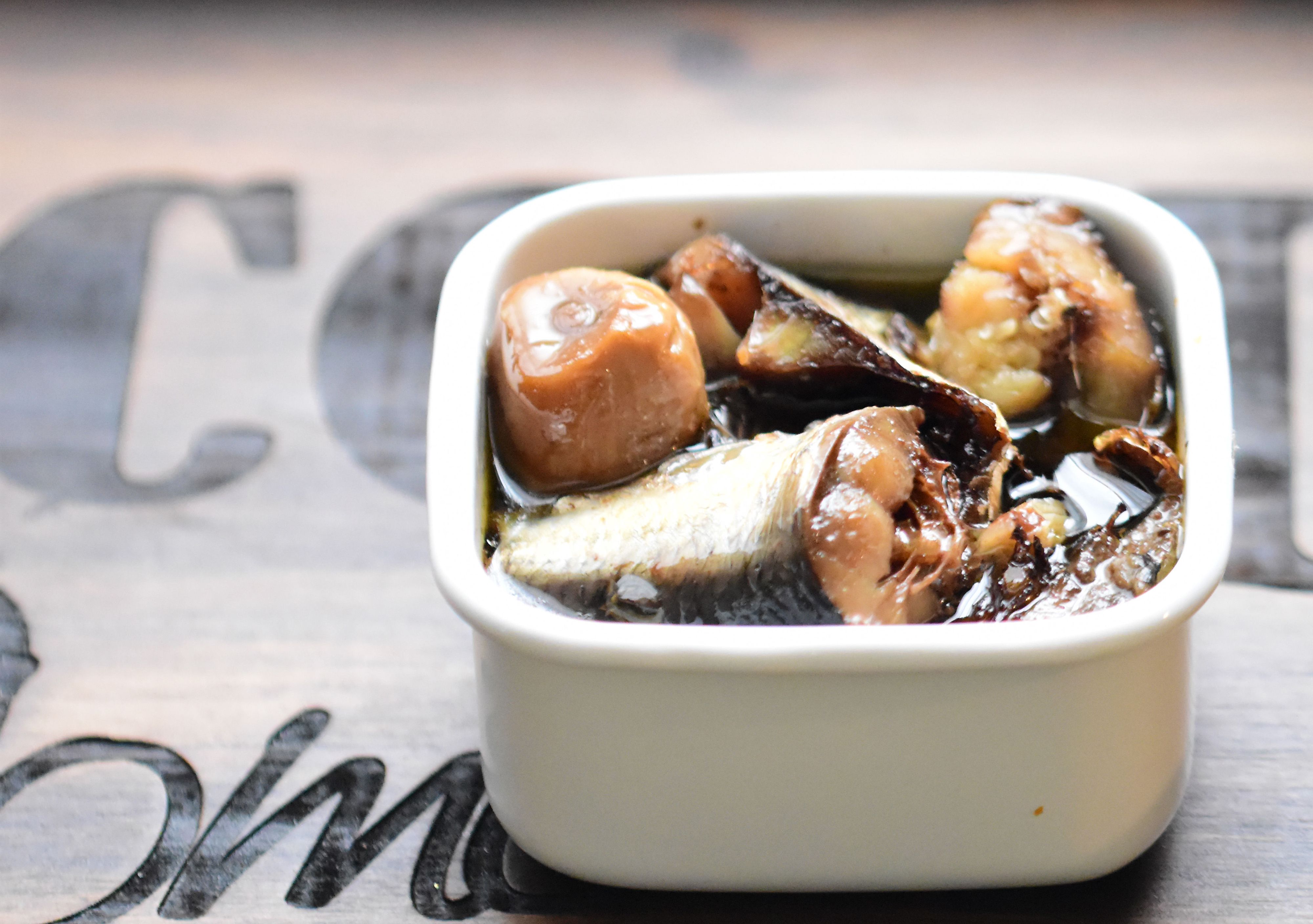 酸っぱいけどクセになる、骨まで食べられる「糠ニシンの酢漬け」: 小樽で家庭料理