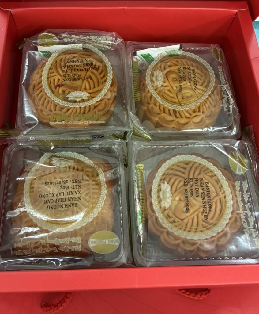 パイナップル風味の月餅 - サムフードベトナム食品有限会社Arobid