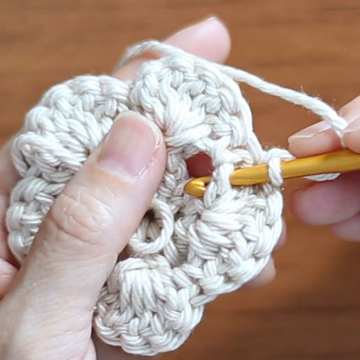 刺繍糸で編む花モチーフは編み手順がわかればアレンジできる - hime*hima & Comfy Days