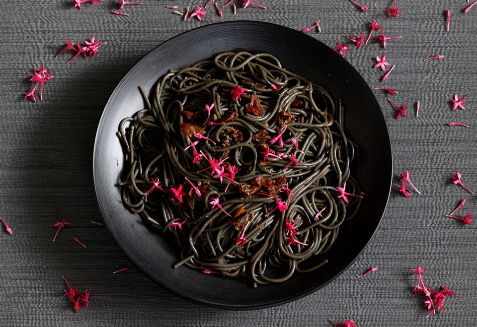 にんにく１玉使った、黒い肉まん「アホブラック」累計販売個数 10,000個突破！薬膳にんにく株式会社のプレスリリース