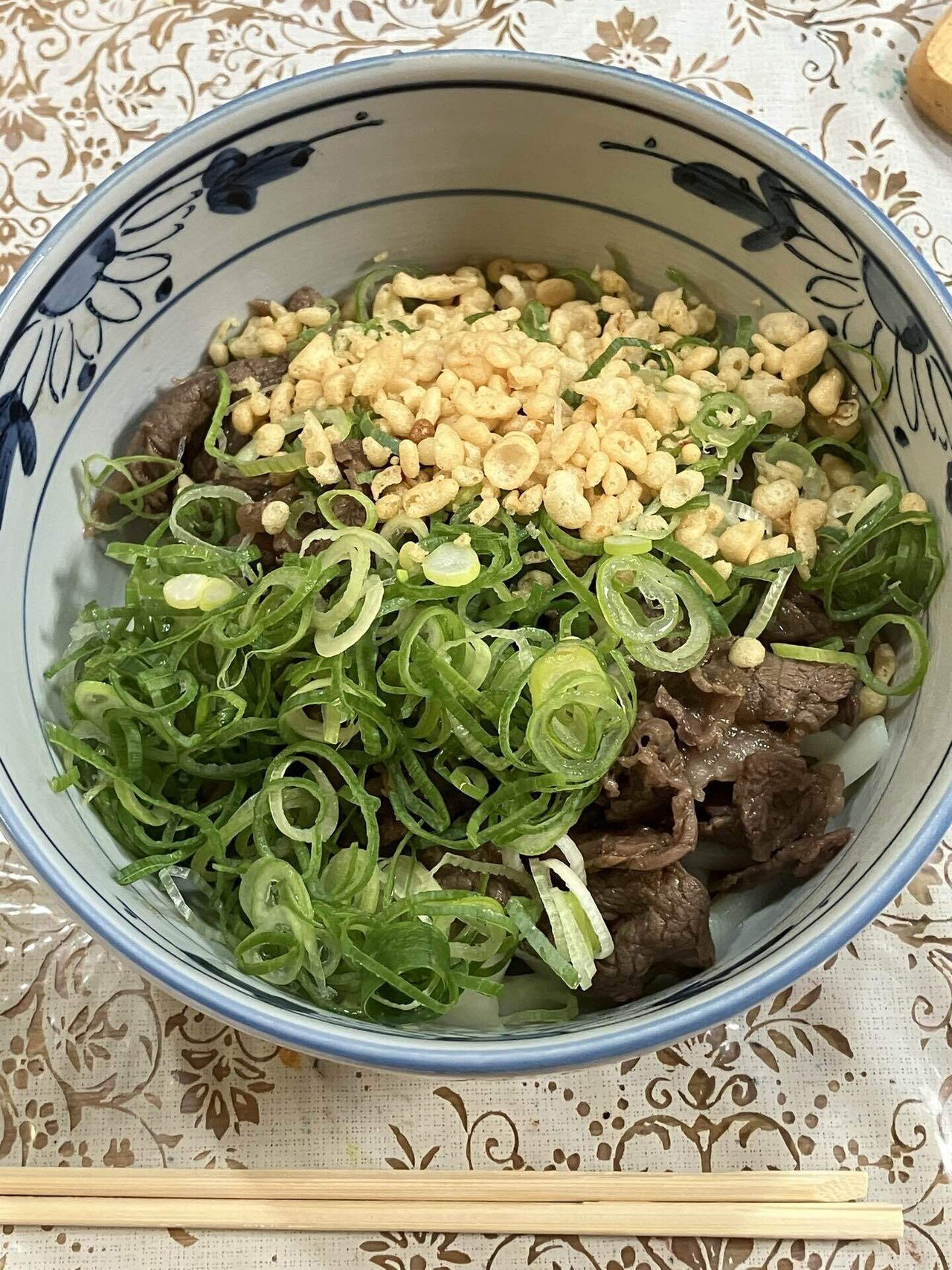 肉盛りニラ玉ぶっかけここのうどんは、生きている。丸亀製麺
