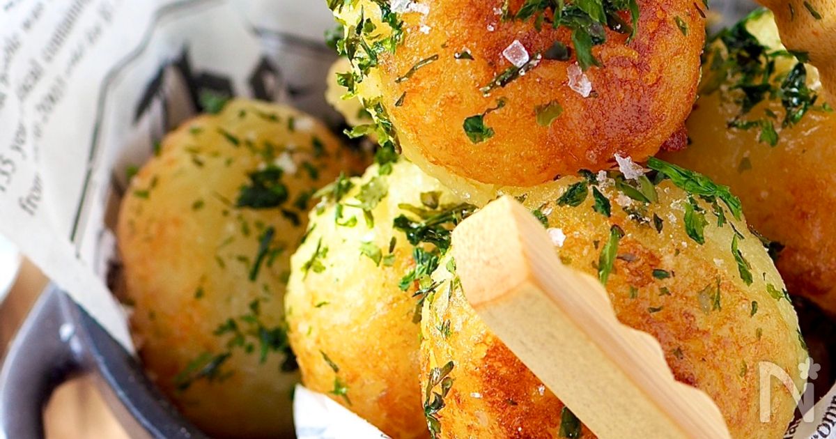 外サクサク中もっちり！チーズがたっぷりとろけ出す♪「ポテトチーズボール」 じゃがいもポテトおかず - YouTube