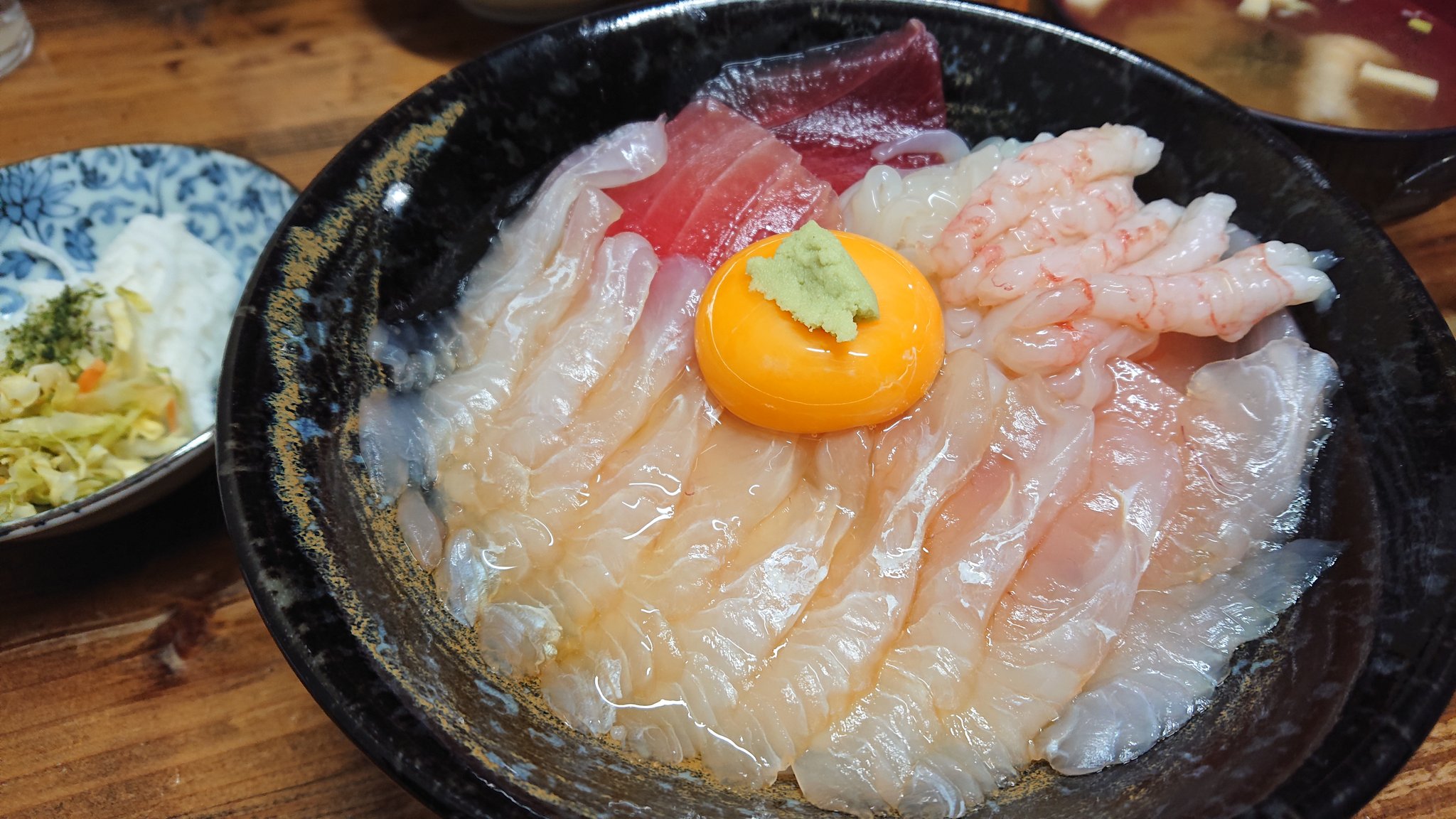 絶品！みなと食堂の平目漬丼！まるごと青森