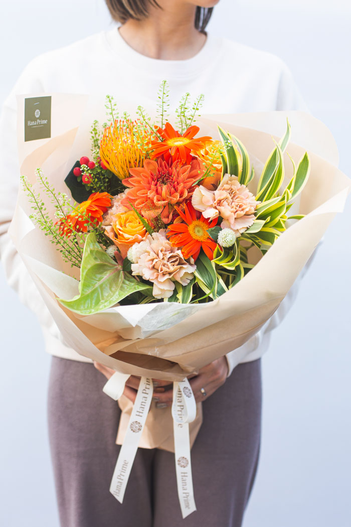 ガーベラ四本の花言葉「あなたを一生愛し続けます」 なんて素敵な花言葉なんでしょう。 ガーベラは本数 によって意味合いがかわり、しかもロマンチックな意味合いばかりの素敵なお花。 その意味合いを知って、もらう花束はすごく嬉しく、一瞬で幸せな気持ちになりますね