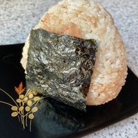 お弁当にも！超簡単・絶品三色おにぎり by 油専門店「油の王様」クックパッド簡単おいしいみんなのレシピが392万品