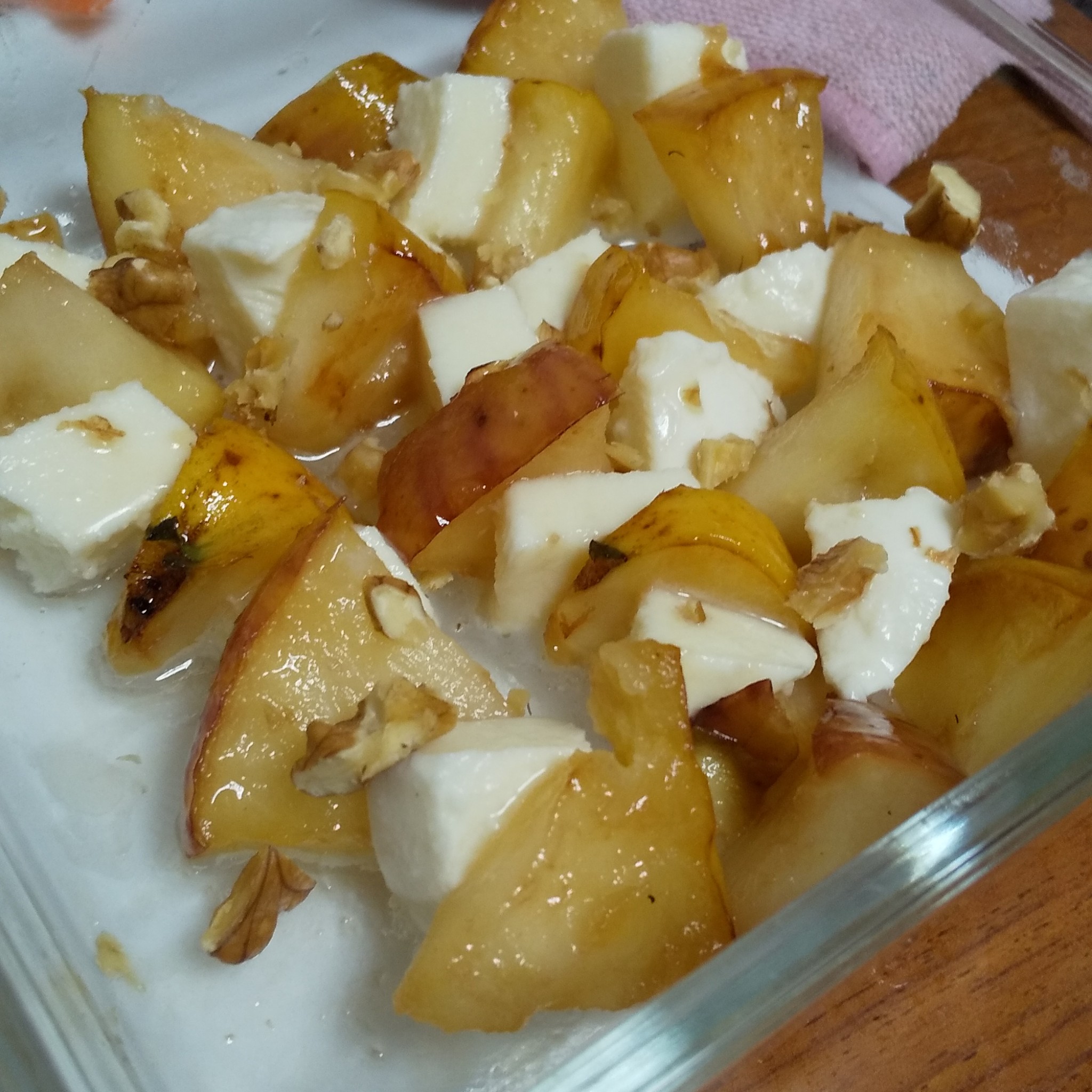 チーズクリームソースの焼きりんご