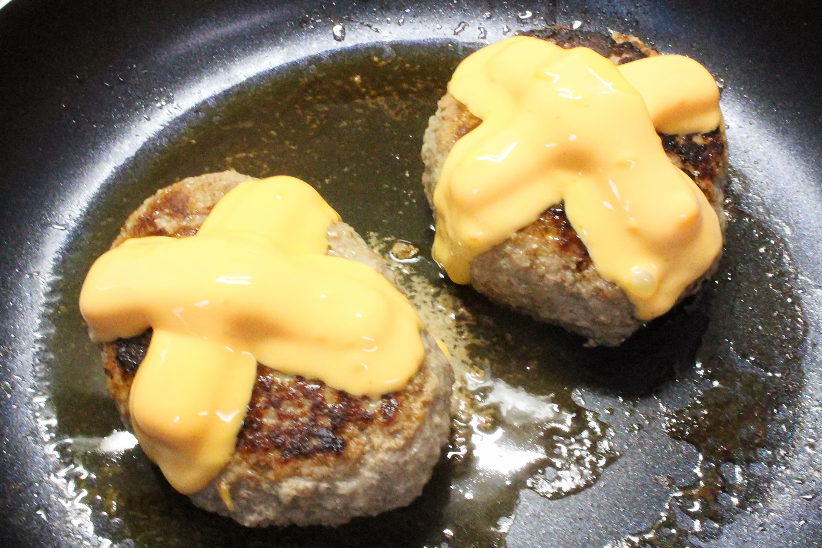 これがレンチンで!? リュウジの至高のレンジめし チーズソースが絶品！悪魔のチーズハンバークサンキュ