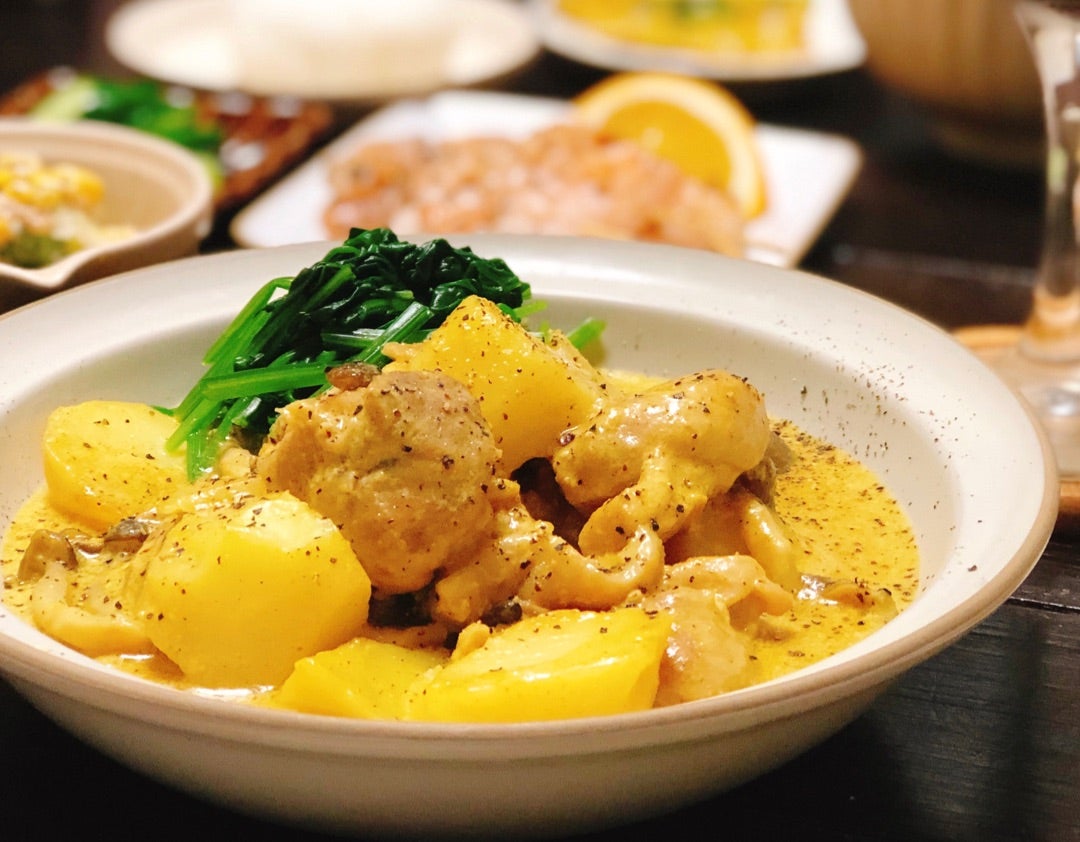 レシピじゃがいもと玉ねぎとウインナーのカレー炒め ビールに合う簡単おつまみ！ジャーマンポテトとカリーブルストをいいとこどりしちゃおう♪ -minami ∣ 家族ごはんと暮らし