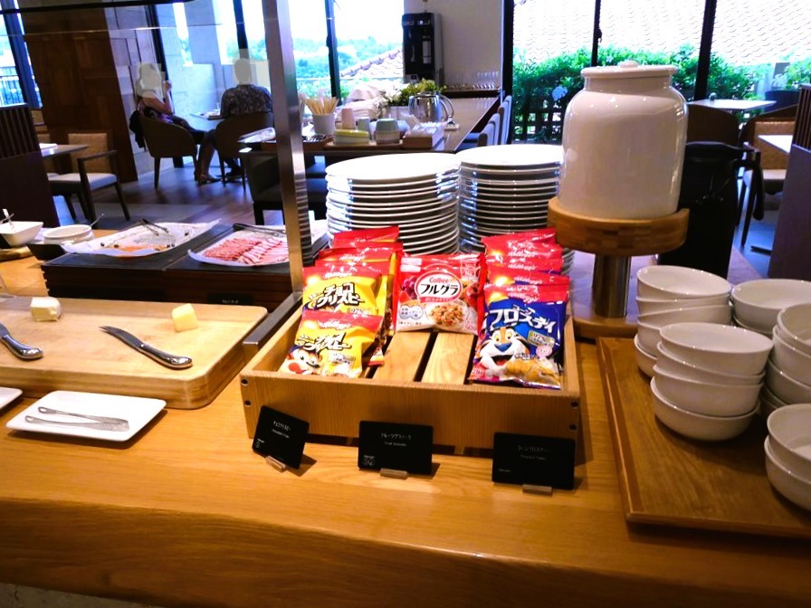 ハイアットリージェンシー瀬良垣 夏の沖縄！クラブラウンジ・ルームサービス・朝食全てご紹介！ - YouTube