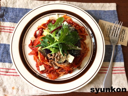 夏野菜レシピ ナスとトマトのガーリックオイルチーズ＊超熟フォカッチャに合うレシピ