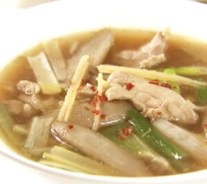 「鶏ごぼうの塩スープ煮」レシピ！鶏もものうまみ ほっくりごぼう 相性抜群