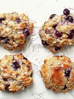 大人気のスタバ期間限定「ストロベリーチーズケーキスコーン」！相性がいいドリンクは何？ 元バリスタが辛口で本音を語る！「飲むスタバ」「食べるスタバ」Domani