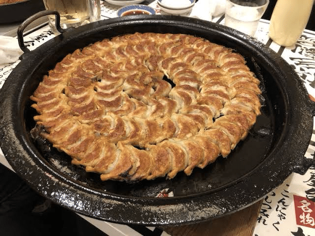 デカ盛り 博多劇場 鉄板餃子１００個６０分以内に食べたらタダ！！一つが小さいので成功率は意外と高めなチャレンジ 約１．５ｋ食べて埼玉