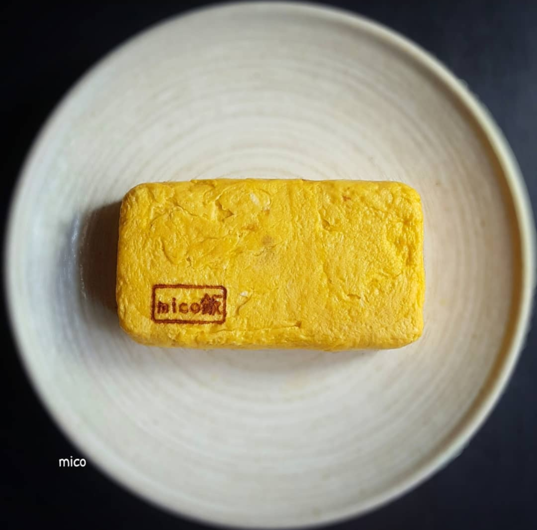 玉子焼きが一気にかわいくなる！犬の足跡の焼き印を買ってみた🐶 簡単にできた！楽しい～✨ .Instagramのハイライトに詳細載せておきます。気になったら見てみてね！ 焼き印犬好き🐶玉子焼きパンケーキ合羽橋合羽橋道具街kappabashi浅草キッチングッズキッチン用品