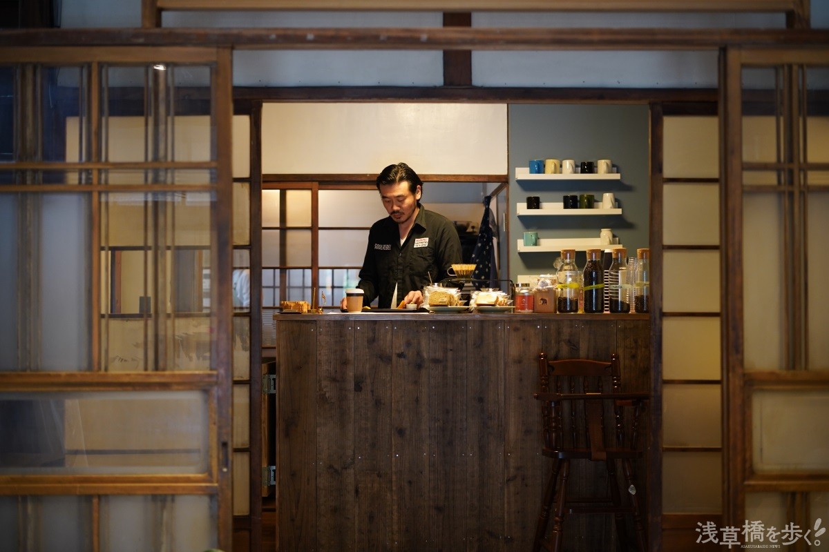 100均の型で簡単！ 生カヌレ ミニ の作り方, 最近また流行っている生カヌレのレシピをご紹介します✨,Seriaの型を使って簡単に作れるので、ぜひお試しください😊,動画のフルバージョンはYouTubeに掲載しているので、もし良ければ見ていただけると嬉しいです🥰,材料 100均 Seria の型を使用,＜カヌレ生地＞8個分, 薄力粉10g, 強力粉20g, 牛乳120ml,