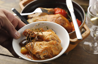 staubで オーブン煮のおでん♪ : キッチンで猫と