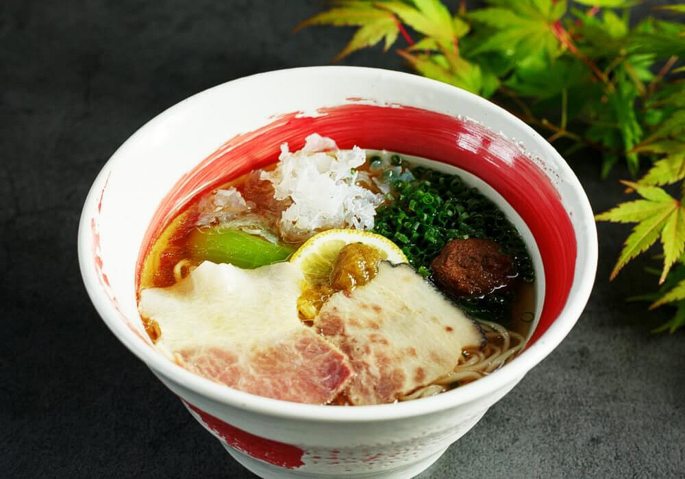 下関グルメ散歩 2 これぞ下関！「鯨食文化」を受け継ぐ鯨屋 『日新丸』 - FCバレイン