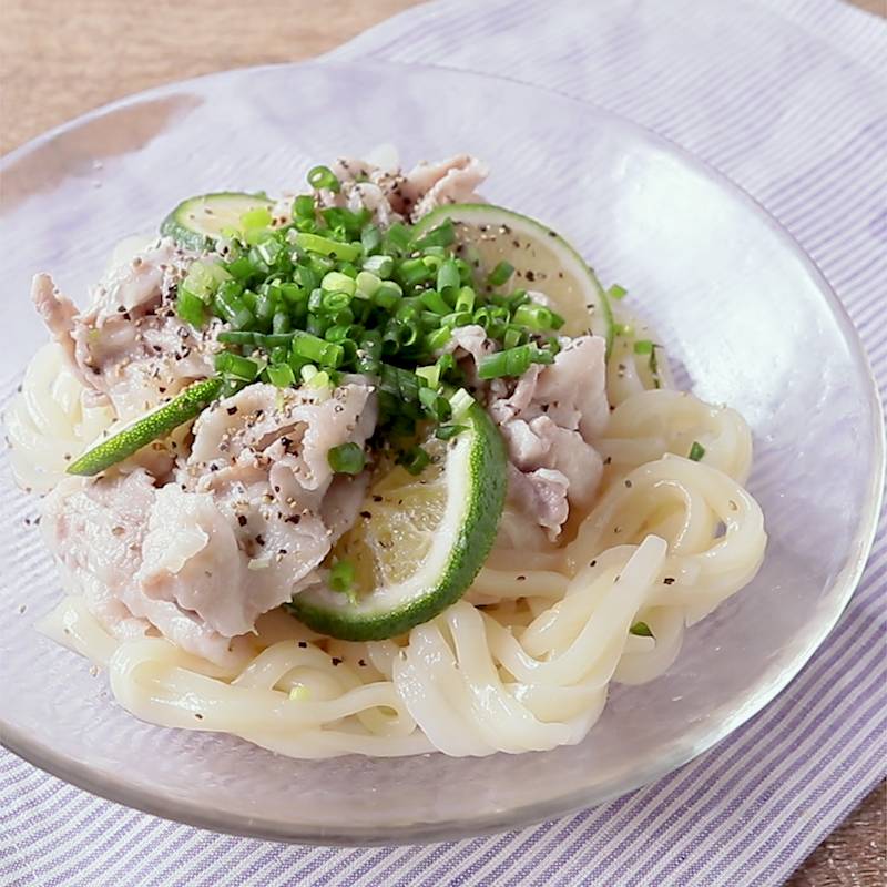 もやしと豚しゃぶのピリ辛ごまうどん