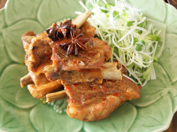 お酢でさっぱり！スペアリブの洋風煮込み