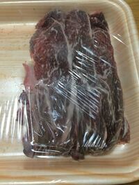 牛肉が黒い理由を解説！食べられる状態と腐った状態の見分け方食・料理オリーブオイルをひとまわし