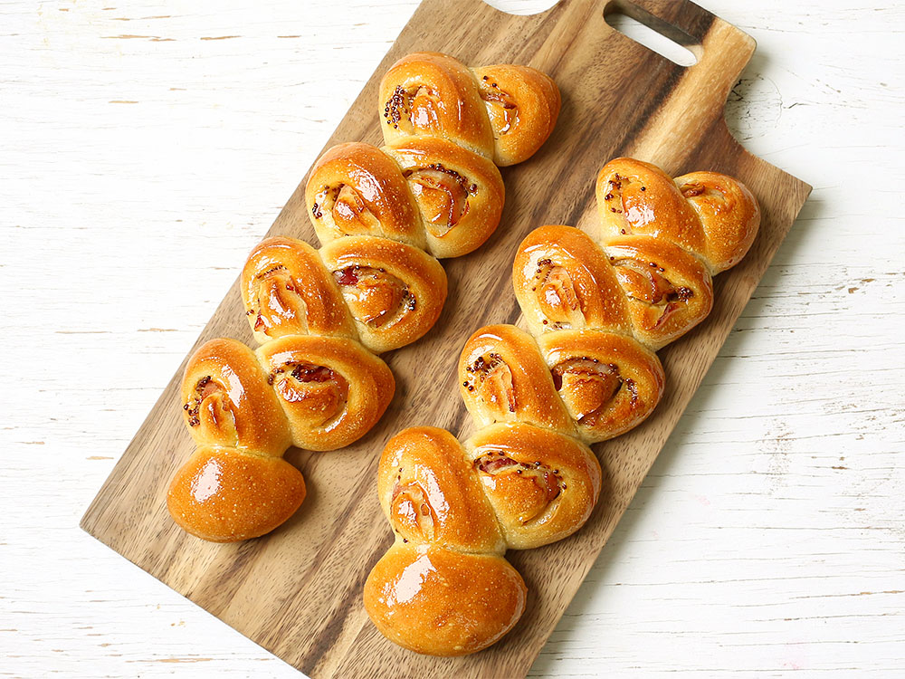 小麦の味わいとベーコンの旨味がたっぷりと楽しめる。九州産有機強力粉を使ったシンプルなベーコンエピのレシピママパンWEB本店 小麦粉と優れた食材をそろえるお店